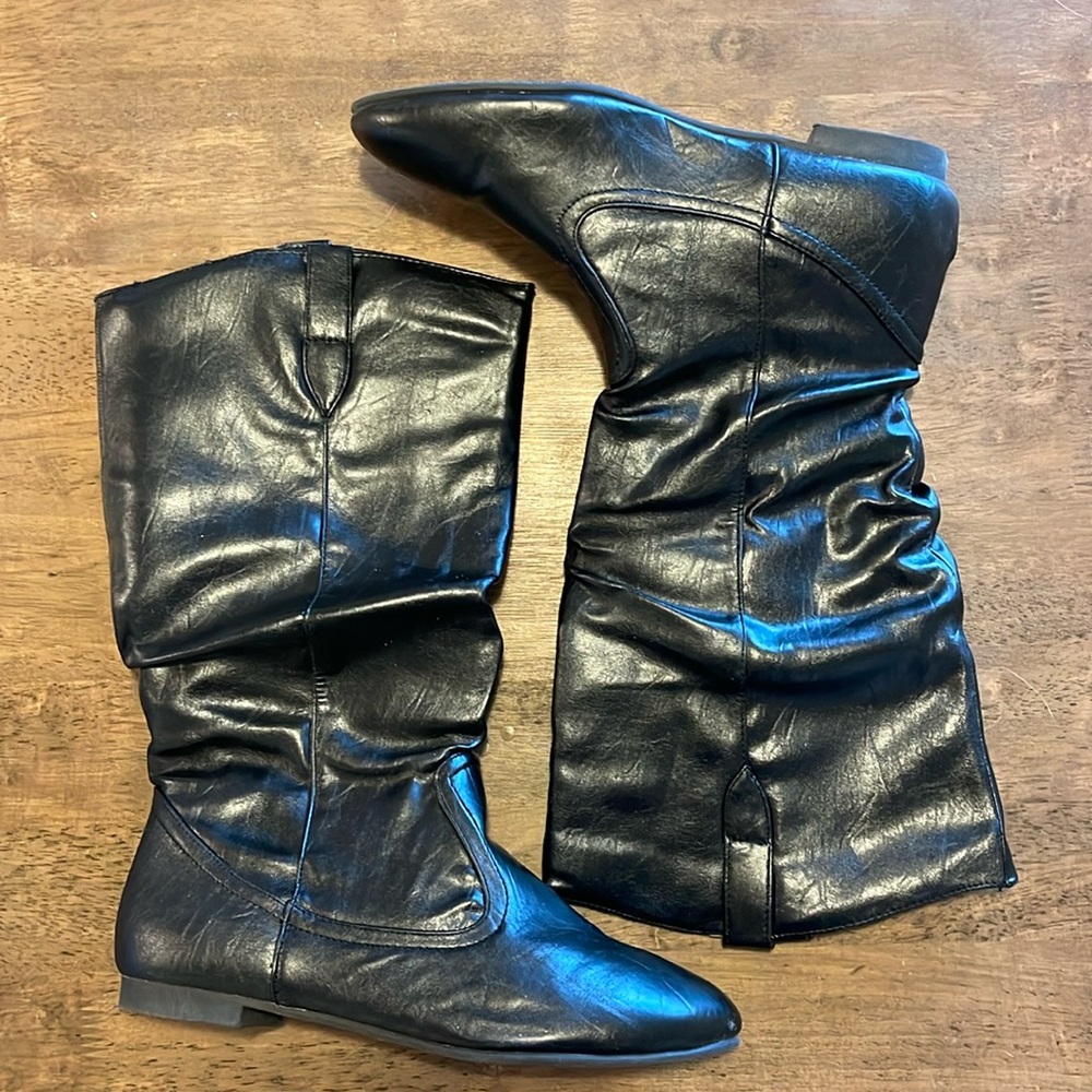 NWT. Max Collection. Size 9.